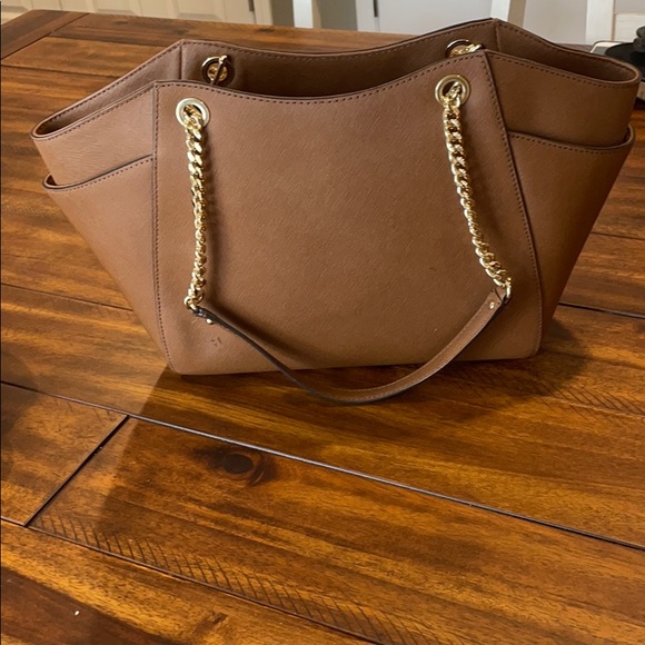 Micheal Kors purse - Picture 2 of 6